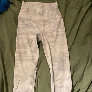 LULULEMON 7/8 LEGGINGS